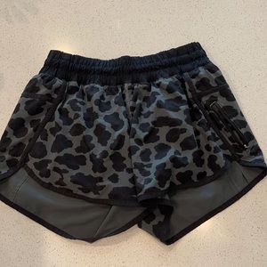 Lululemon Running Shorts size 8, Grey leopard